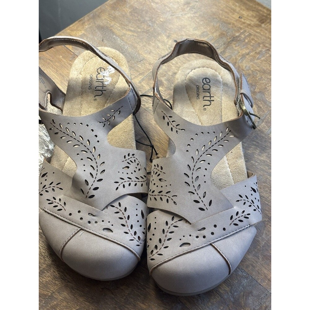 NWOT Earth Origins Breta slingback sandals in a Black SZ 9.5